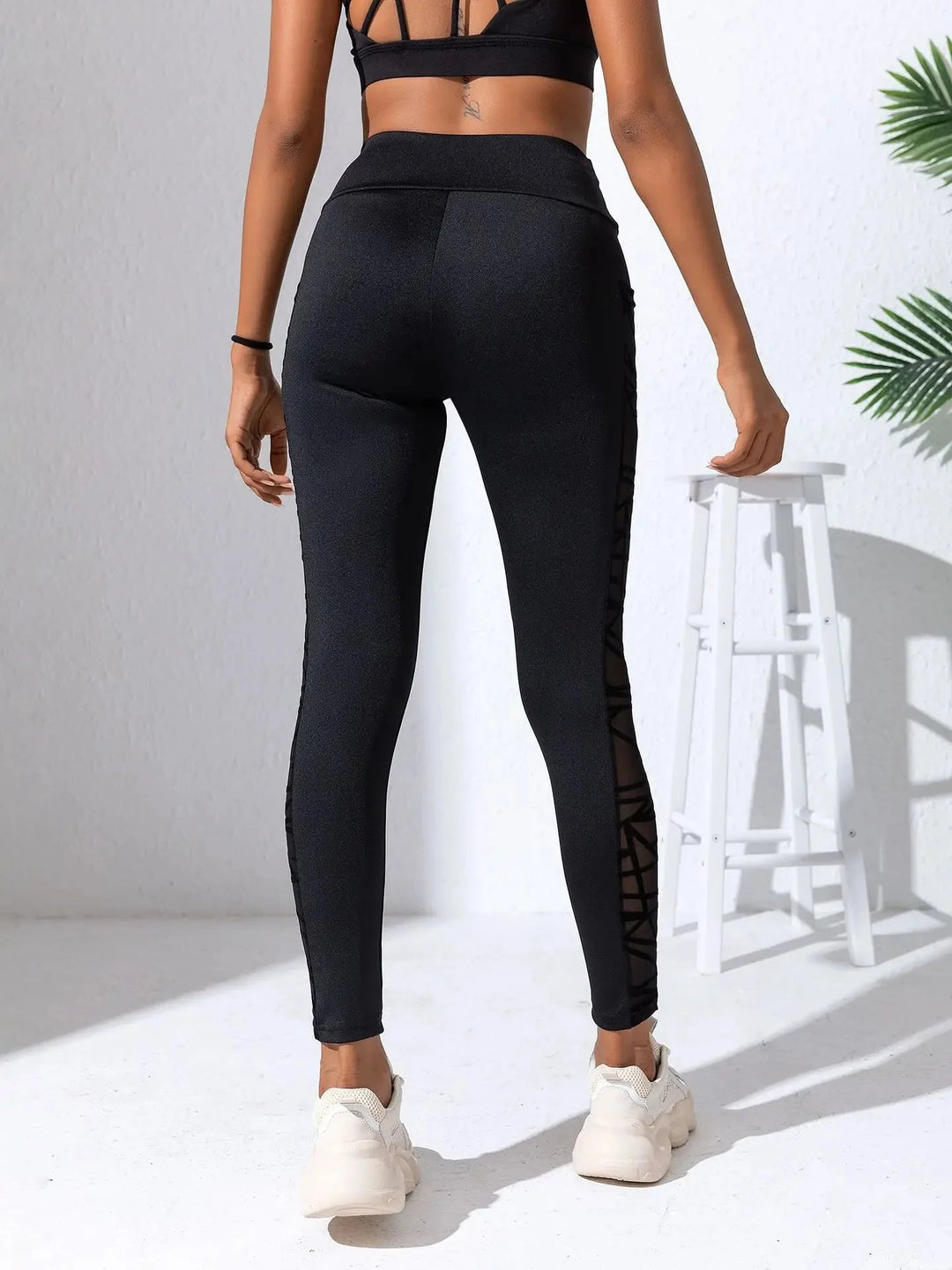 Ultimate Comfort Seamless Mesh Leggings for Active Pursuits