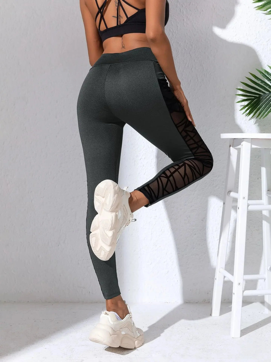 Ultimate Comfort Seamless Mesh Leggings for Active Pursuits