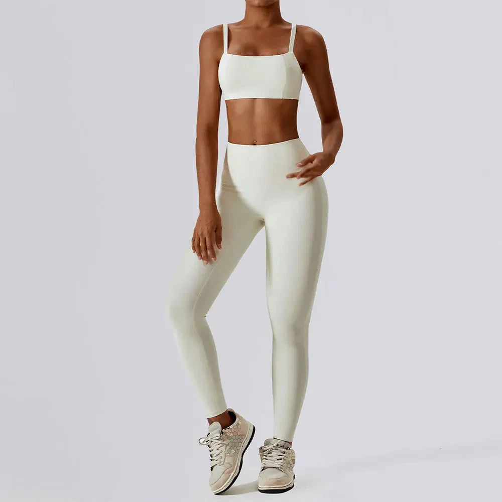 Seamless Athletic Gym Set with Flowing Brim - Stylish Leggings & Top Duo